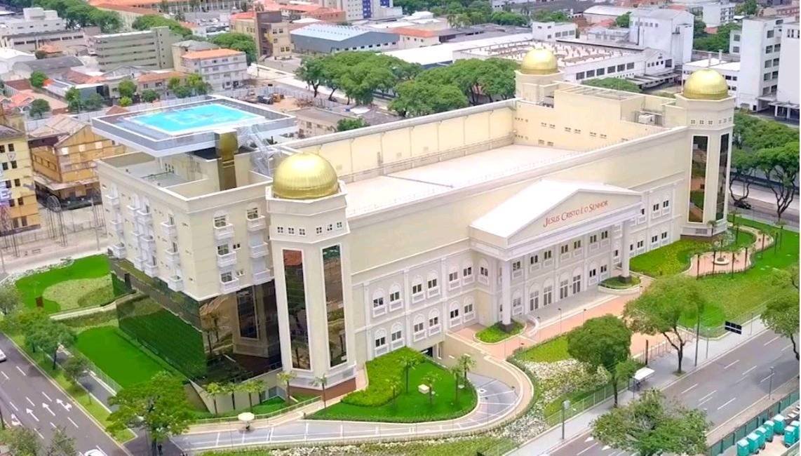 Airbnb Curitiba próximo Templo Maior da Igreja Universal do Reino de Deus IURD